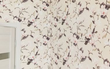 Проблеми при поклейці флізелінових шпалер: як їх уникнути і вирішити