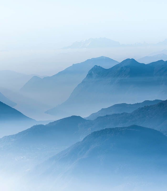 Картина блакитні гори в тумані