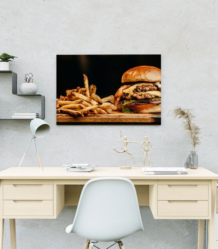 Картина бургер і картопля фрі